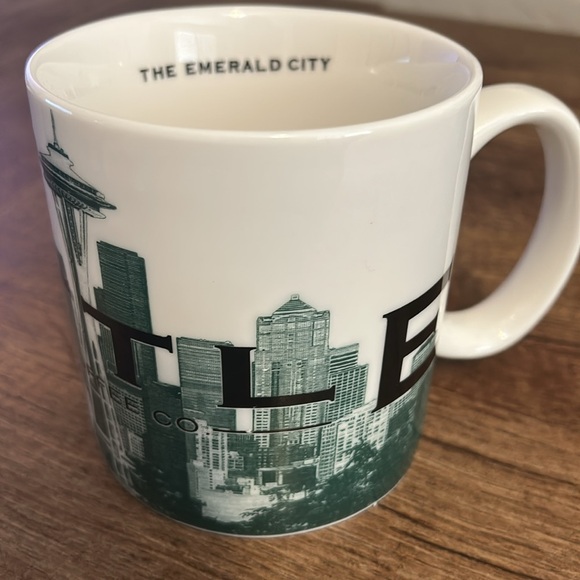 Starbucks 16oz 2005 Seattle Skyline Series One Coffee Mug - Picture 3 of 6